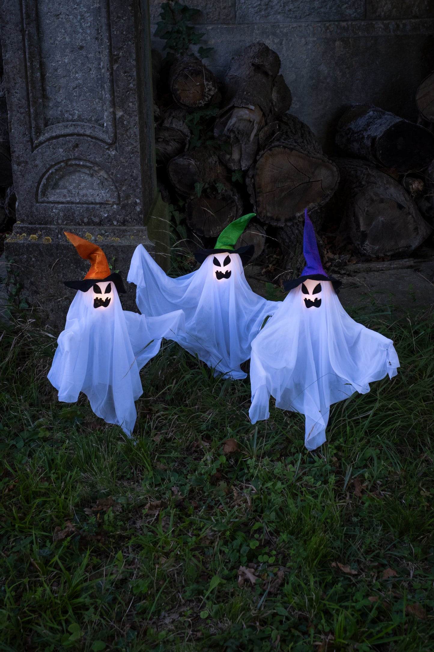 Комплект от 3 светещи призраци с колове 68 cm