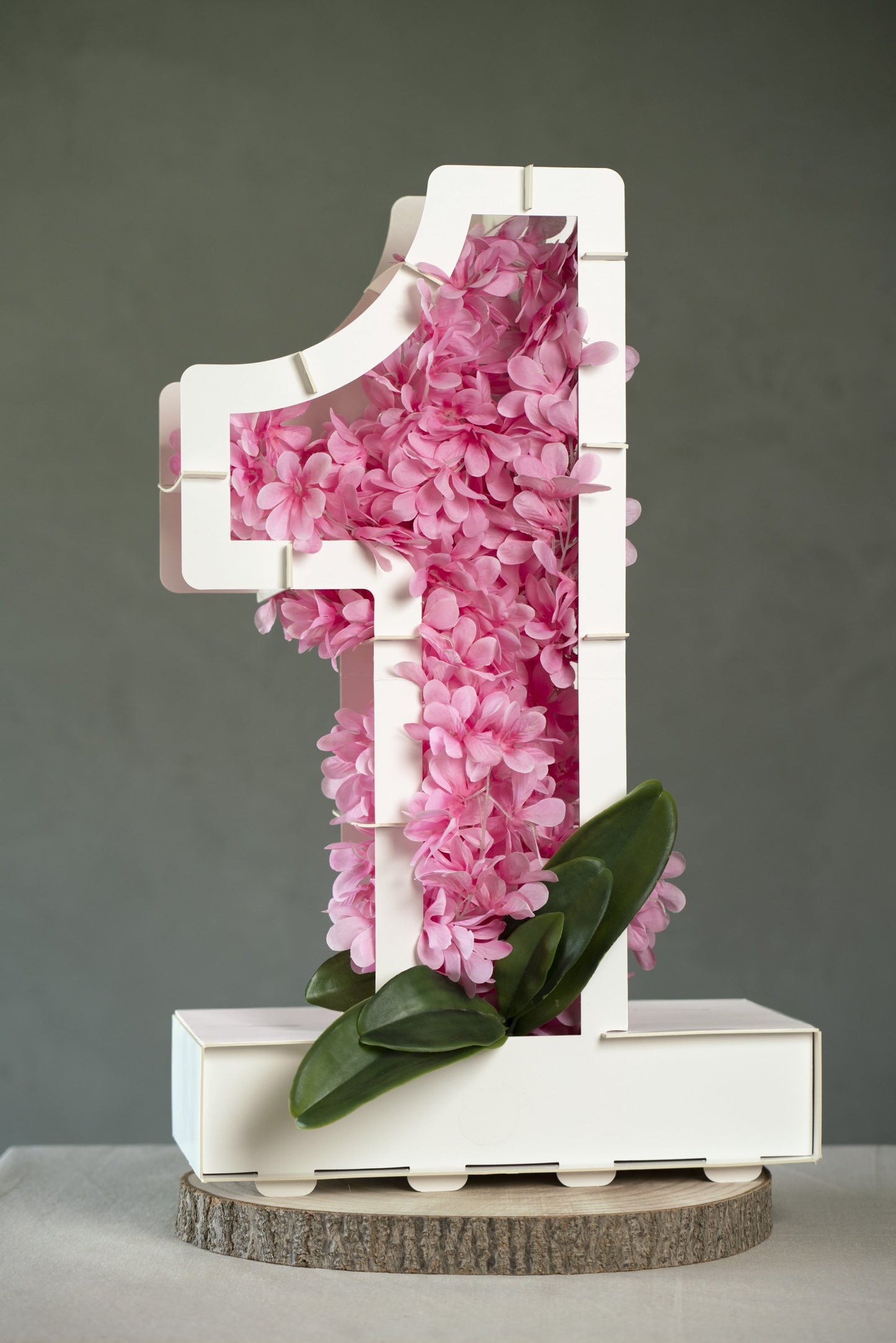 Структура на бялата фигура за 64 см балони