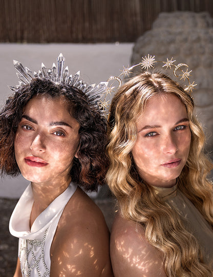 Тиара, украсена с прозрачни кристали