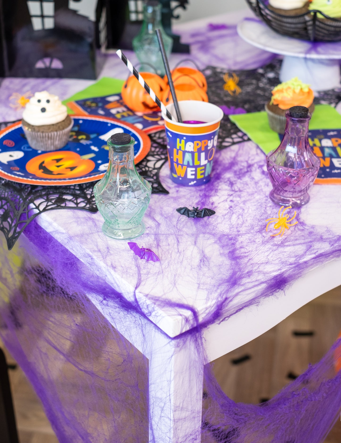 Виолетова паяжина с паяци 20 g Хелоуин