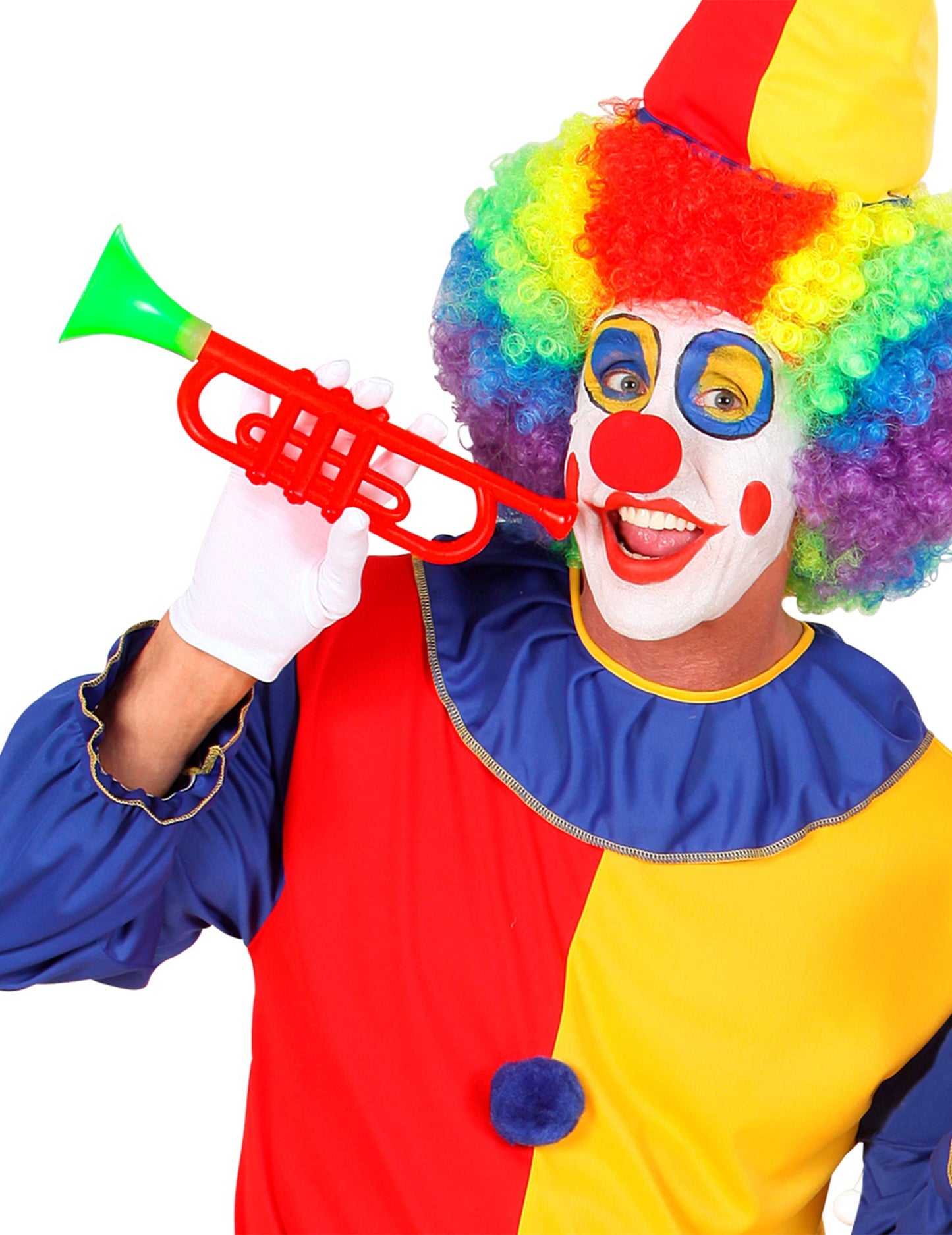 Gros plan sur l'utilisation de la trompette de clown