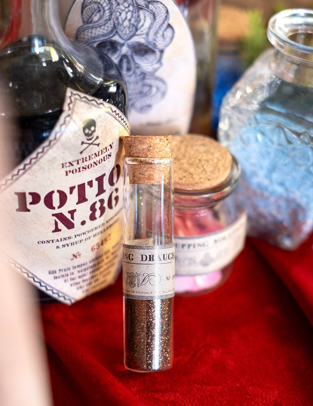Gros plan sur l'étiquette de potion de sorcier du tube éprouvette en verre pour décoration
