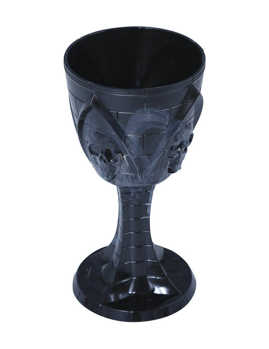 Vue de trois-quarts du verre à pied tête de mort